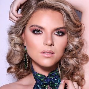 Meet your Posher, Delaney